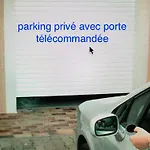Moderne à Avec Jardin Et Terrasse Antibes