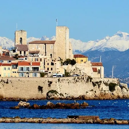 Apartment Moderne A Avec Jardin Et Terrasse Antibes