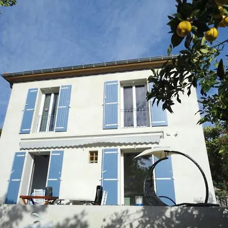 Moderne A Avec Jardin Et Terrasse