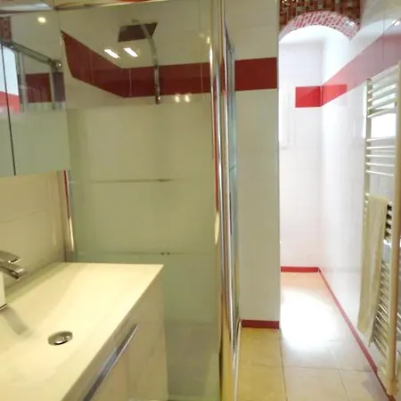 Moderne A Avec Jardin Et Terrasse Αντίμπ