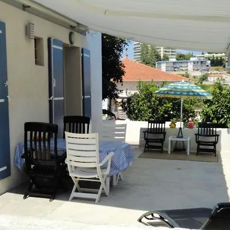 Moderne à Avec Jardin Et Terrasse